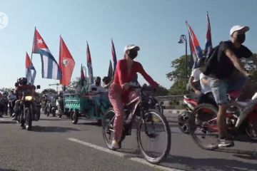 Tolak embargo AS, konvoi kendaraan padati jalanan di Kuba