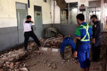 KAI ceritakan kejadian tembok runtuh di stasiun Pekalongan