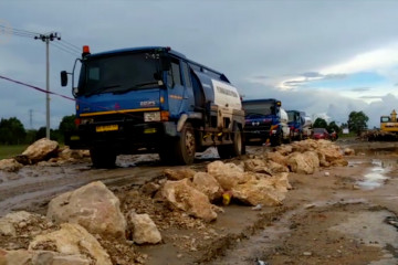 Kerusakan Jalan Gubernur Syarkawi  mulai diperbaiki