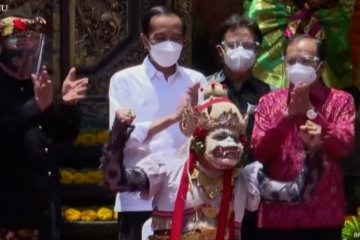 Tinjau vaksinasi di Bali, Presiden berharap pariwisata pulih