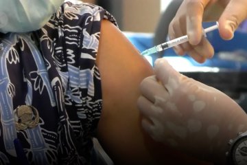 Vaksinasi COVID-19, 66 wartawan di Malang, 700 ASN di Pandeglang