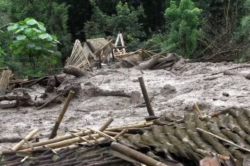 Belasan rumah di Lumajang tertimbun longsor