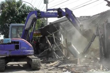 Satpol PP bongkar ratusan bangunan liar di Semarang