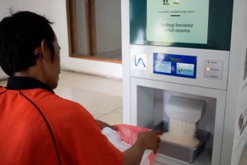 ATM beras Masjid Nurul Iman Padang, sedekah tanpa membuat keramaian