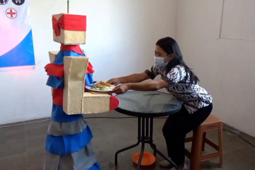 Siswi SMK di Klaten bikin robot pelayan