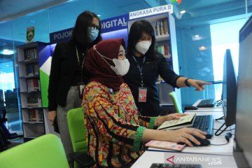 Pojok baca digital di Bandara SMB II Palembang
