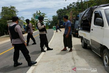 Polisi bersenjata patroli perbatasan Sultra-Sulsel persempit terorisme
