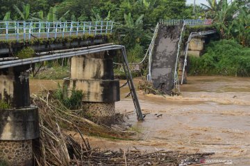 Jaksa Italia siapkan dakwaan atas ambruknya jembatan yang mematikan