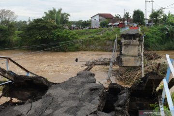 Jembatan putus di Madiun