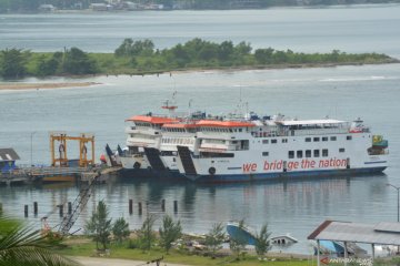 Keberangkatan kapal ke Mentawai ditunda akibat cuaca buruk