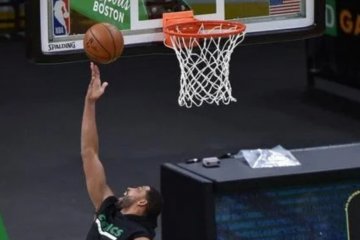 Celtics petik kemenangan 118-102 atas Rockets