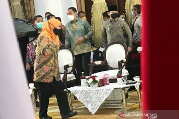 Gubernur Khofifah ingatkan perusahaan Jatim tak mencicil THR pekerja