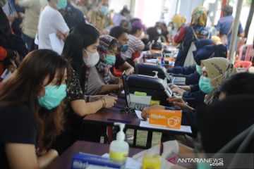 PEMBERIAN VAKSIN LINTAS AGAMA DI PALEMBANG