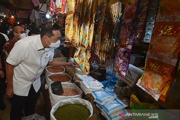 Target vaksinasi COVID-19 bagi pedagang pasar di Padang