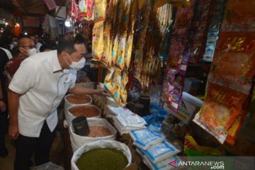 Target Vaksinasi Bagi Pedagang Pasar Di Padang