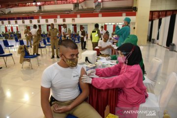 Praja dan sivitas akademika IPDN disuntik vaksin COVID-19