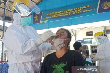 Puluhan terpapar COVID-19, ratusan napi Lapas Tasikmalaya uji usap