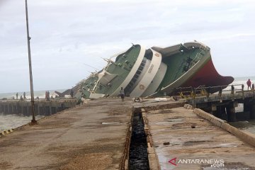 Dua kapal penumpang karam akibat siklon tropis Seroja di NTT