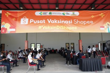 Shopee hadirkan pusat vaksinasi di Bandung bantu pemulihan ekonomi