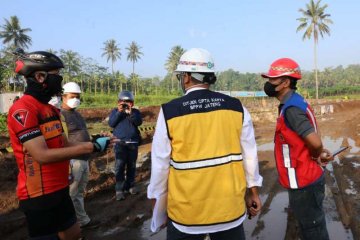 Sambil gowes, Ganjar Pranowo jadi mandor proyek penataan Borobudur
