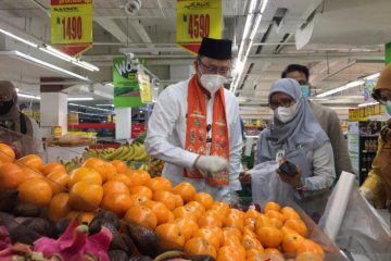 Wali Kota Jakarta Pusat cek kelayakan pangan pasar modern