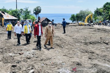 Korban banjir NTT berobat di RS Lapangan Korps Marinir TNI AL