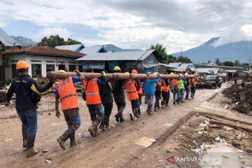 PLN sebar 560 personel percepat pemulihan listrik di NTT