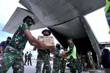 Pengiriman bantuan untuk korban bencana NTT