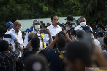 Presiden singgah sekitar sejam di lokasi bencana Desa Nelelamadike NTT