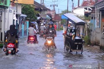 Sungai pasang picu genangan di Banjarmasin