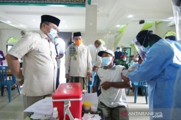 Gubernur Babel pantau vaksinasi COVID-19 tokoh agama jelang Ramadhan