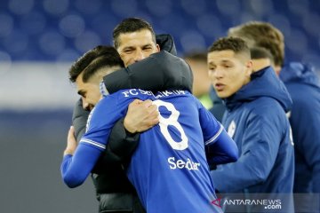 Schalke petik kemenangan perdana bersama Dimitrios Grammozis