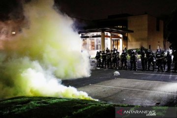 Demo menentang penembakan warga oleh polisi di Brooklyn Center AS