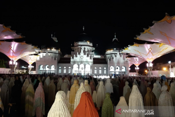 Tarawih perdana, ribuan warga Aceh padati Masjid Raya Baiturrahman