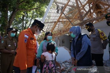 Khofifah: Bantuan hunian sementara korban gempa cegah klaster baru