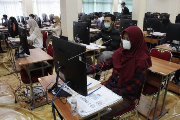 Ujian tulis berbasis komputer UNS