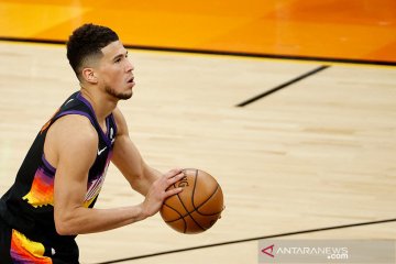 Hujan lemparan tiga angka warnai kemenangan Suns atas Rockets