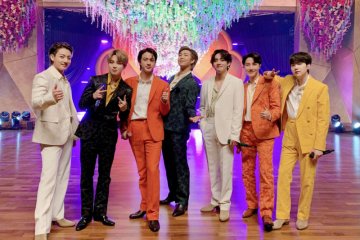 BTS cetak rekor 1 miliar penonton lewat "Dynamite"