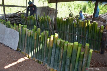 Lemang bambu, kuliner khas di bulan Ramadhan