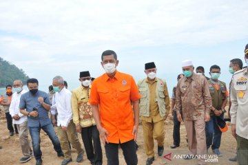 Kepala BNPB sarankan Gubernur Sumbar buat aturan vegetasi pantai