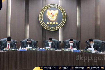 DKPP berhentikan anggota Bawaslu Intan Jaya karena berstatus PNS