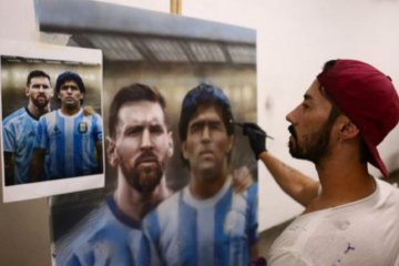 Seniman Argentina ini hanya lukis Maradona setelah sang legenda wafat