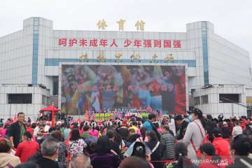 Warga etnis minoritas Zhuang di Guilin rayakan "San Yue San"