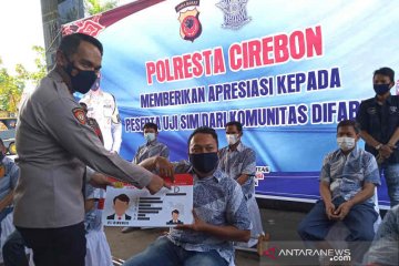 Polresta Cirebon berikan SIM D gratis bagi 13 penyandang difabel