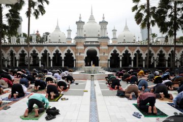 Shalat Jumat pertama Ramadhan di Kuala Lumpur