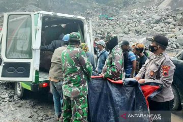 Lokasi penambangan Sungai Bebeng longsor, tiga korban tewas