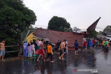 Puluhan rumah warga OKU Sumsel rusak berat diterjang puting beliung