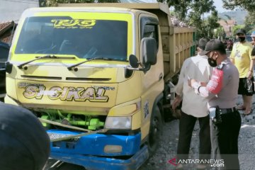 Polres Garut sebut sopir truk mengantuk tabrak pengendara motor