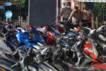 Puluhan motor disita polisi karena balap liar di Padang