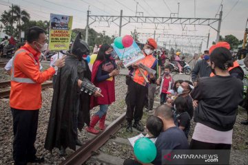 Sosialisasi bahaya ngabuburit di jalur KA